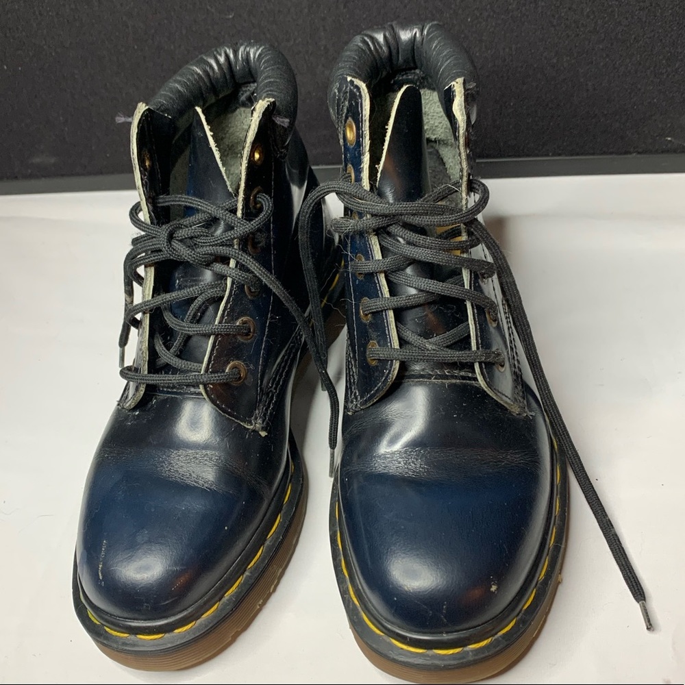 EUC VINTAGE DOC MARTENS. NAVY BLUE SIZE 38.